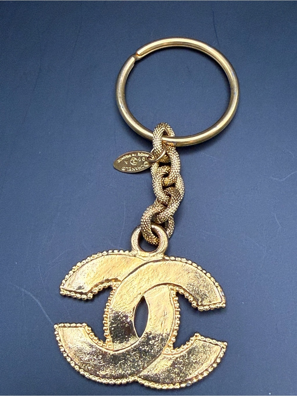 CHANEL CC Logo Charm/Keyring 1995 Autumn Collection excellent condition - Picture 2 of 3